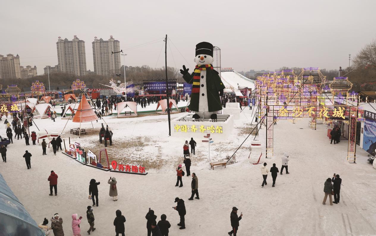 热闹的金沙潮玩小镇。齐齐哈尔市委宣传部供图