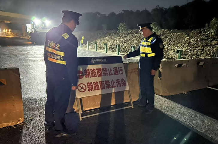 加强冬季路域环境综合整治工作。