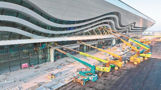 2025年12月7日,合肥西站建设正在加速推进,站内已经基本竣工。