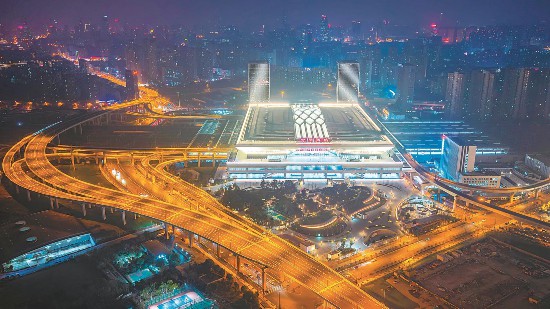 2025年12月29日,航拍镜头下的合肥西站夜景。