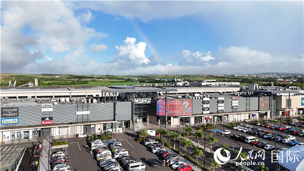 北京建工承建的TRIBECA MALL大型超市项目。人民网记者 黄培昭摄