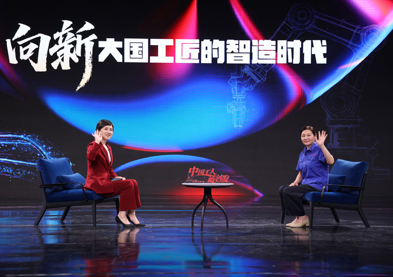 2025年，董慧在北京参加《中国工人蓝沙发》节目录制。