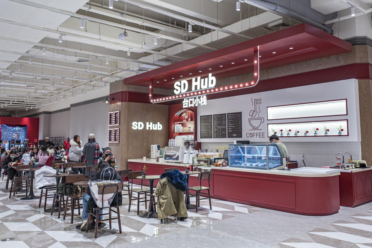 SD Hub(粉丝基地)有饮品和冰淇淋出售,可作为剧目开场前的观众休息区,也可以作为剧目结束后的“SD”区。未来还将不定期举办粉丝见面会、新剧发布会与路演。