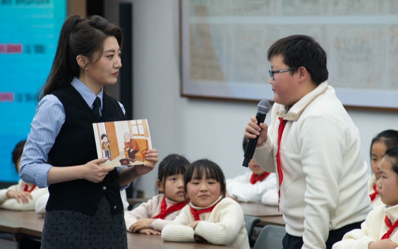 “楚小应安全成长课”嵌入爱心托管班。