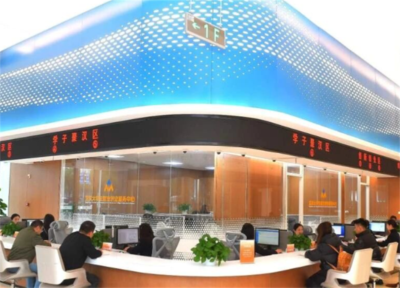 武汉人才之家里开放式的服务岛。刘斌摄