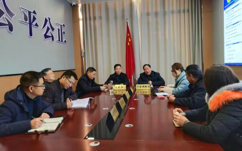 调委会正在调解一起医患纠纷.徐丽摄