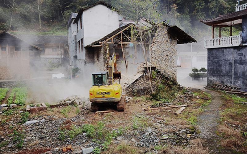 龙潭河村危房改造现场