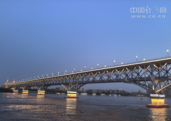 南京长江大桥.jpg