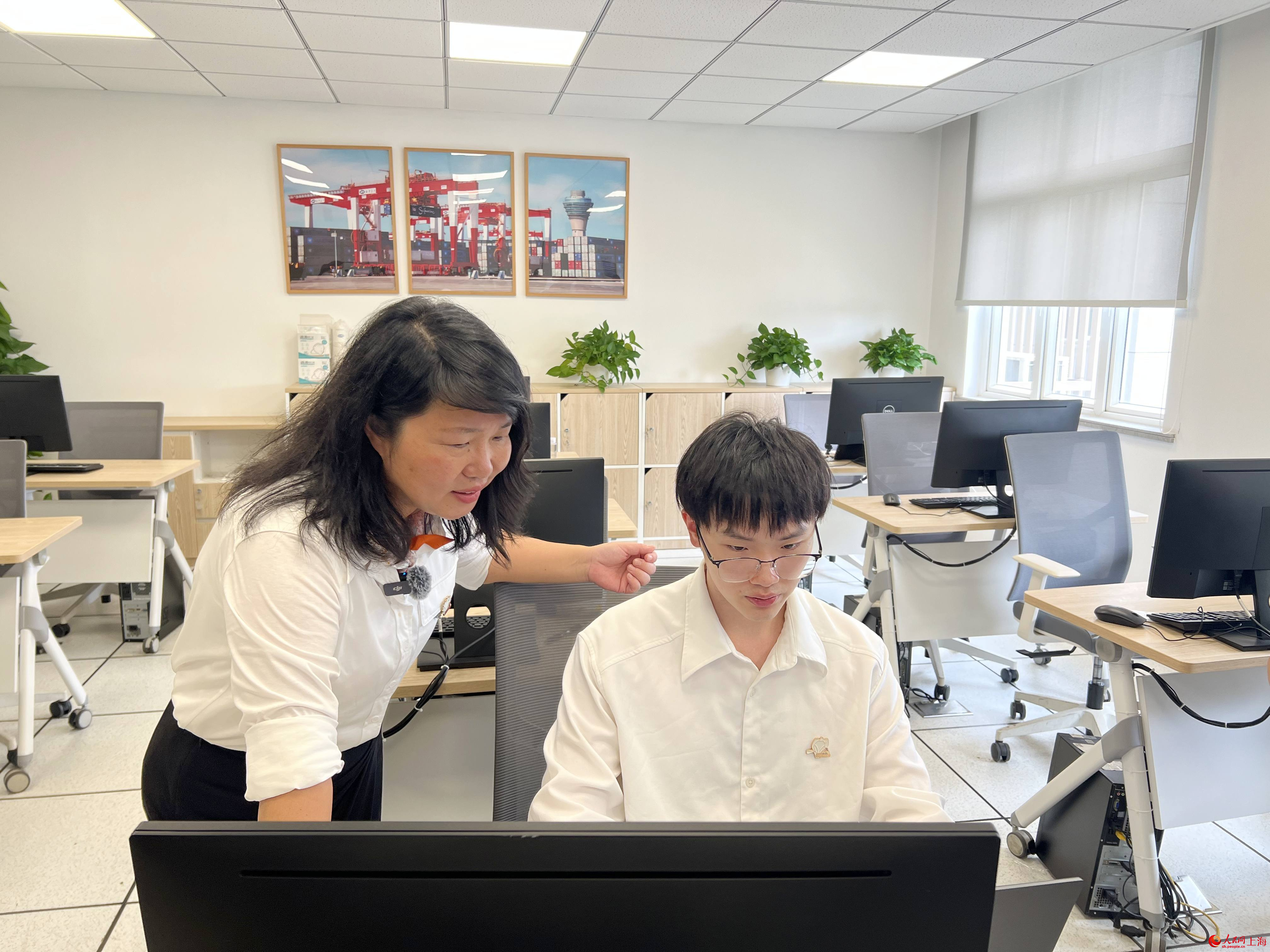 选手张昫正在积极备赛中。人民网记者 葛俊俊摄